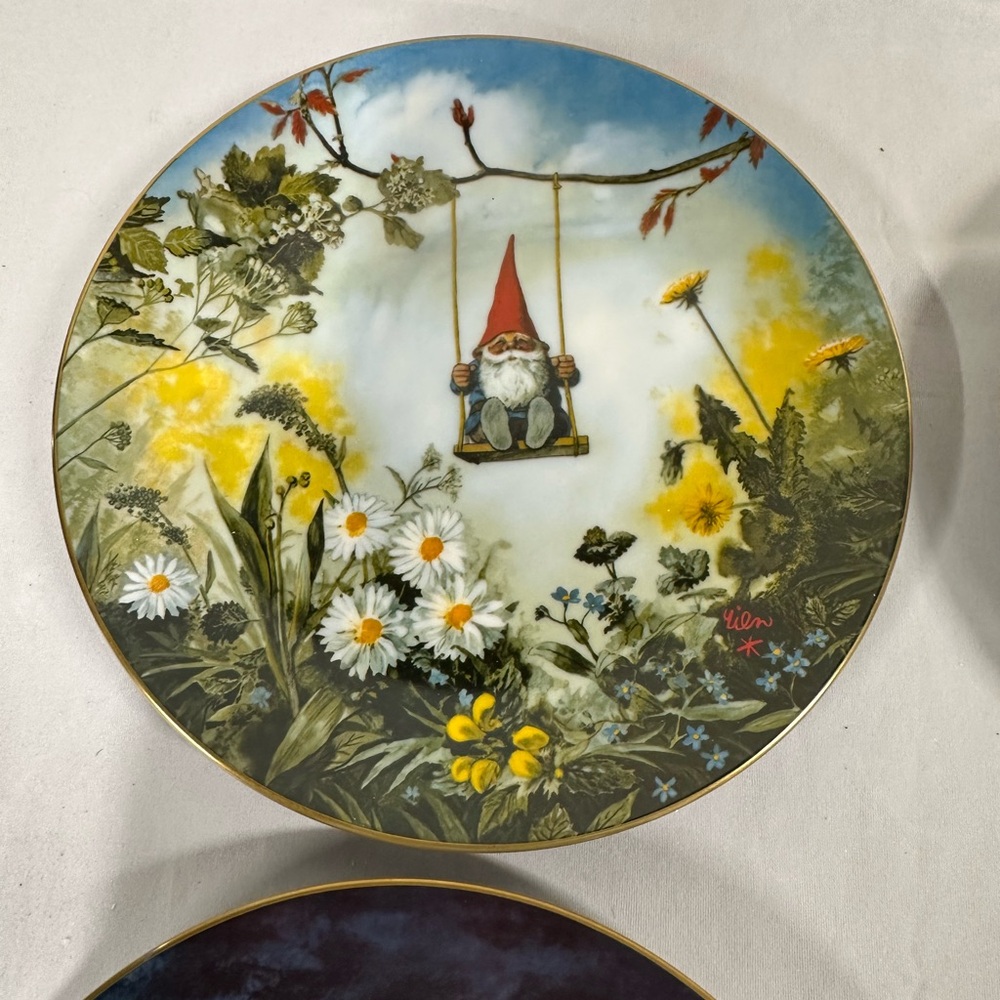 Vintage Rien Poortvliet “Gnomes Four Seasons” Collectible Plates (set of 4) - Picture 2 of 10